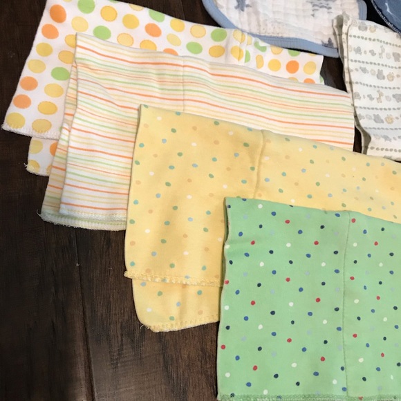 Lot of 9. Burp cloths and baby bibs. - Picture 5 of 5